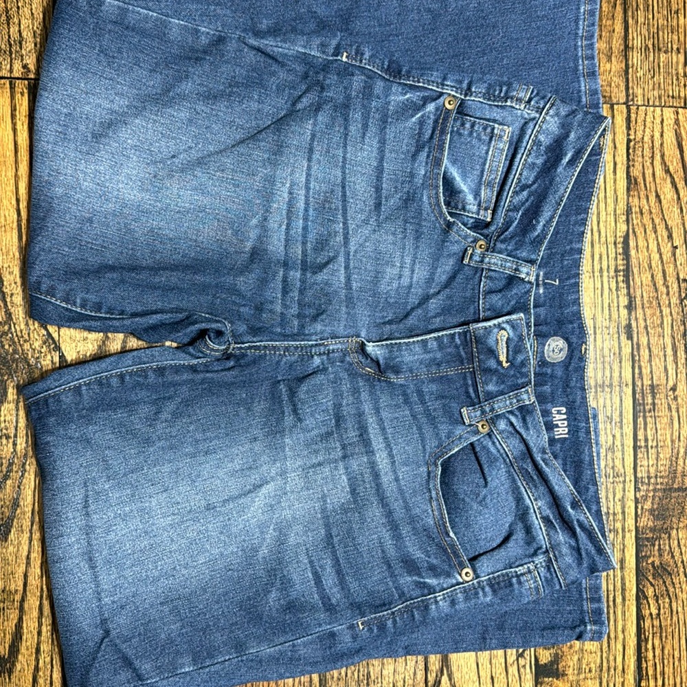 SO Jean capri, size 7, great condition